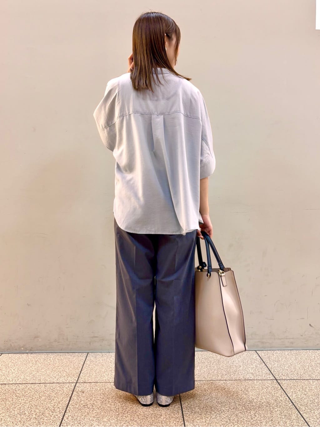 HaNeさんの「THE SHOP TK｜◆ドルマンブラウス【7色展開/洗濯機OK/体型カバー】」を使ったコーディネート