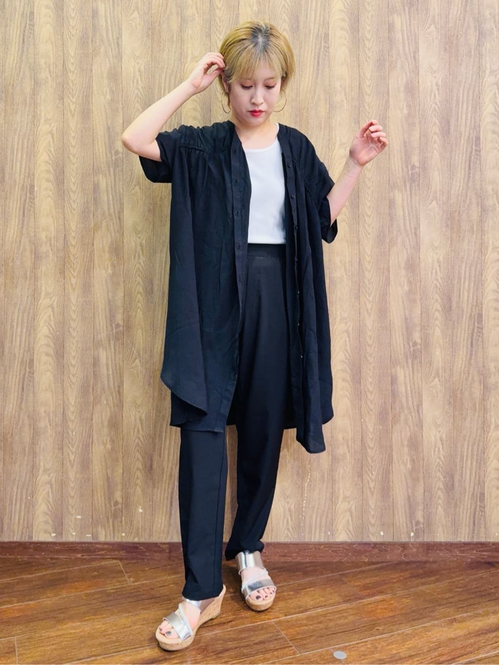 ちばみさんの「SHOO･LA･RUE｜◆【S-LL】シャーリングが目を惹く 羽織れるスラブチュニック」を使ったコーディネート