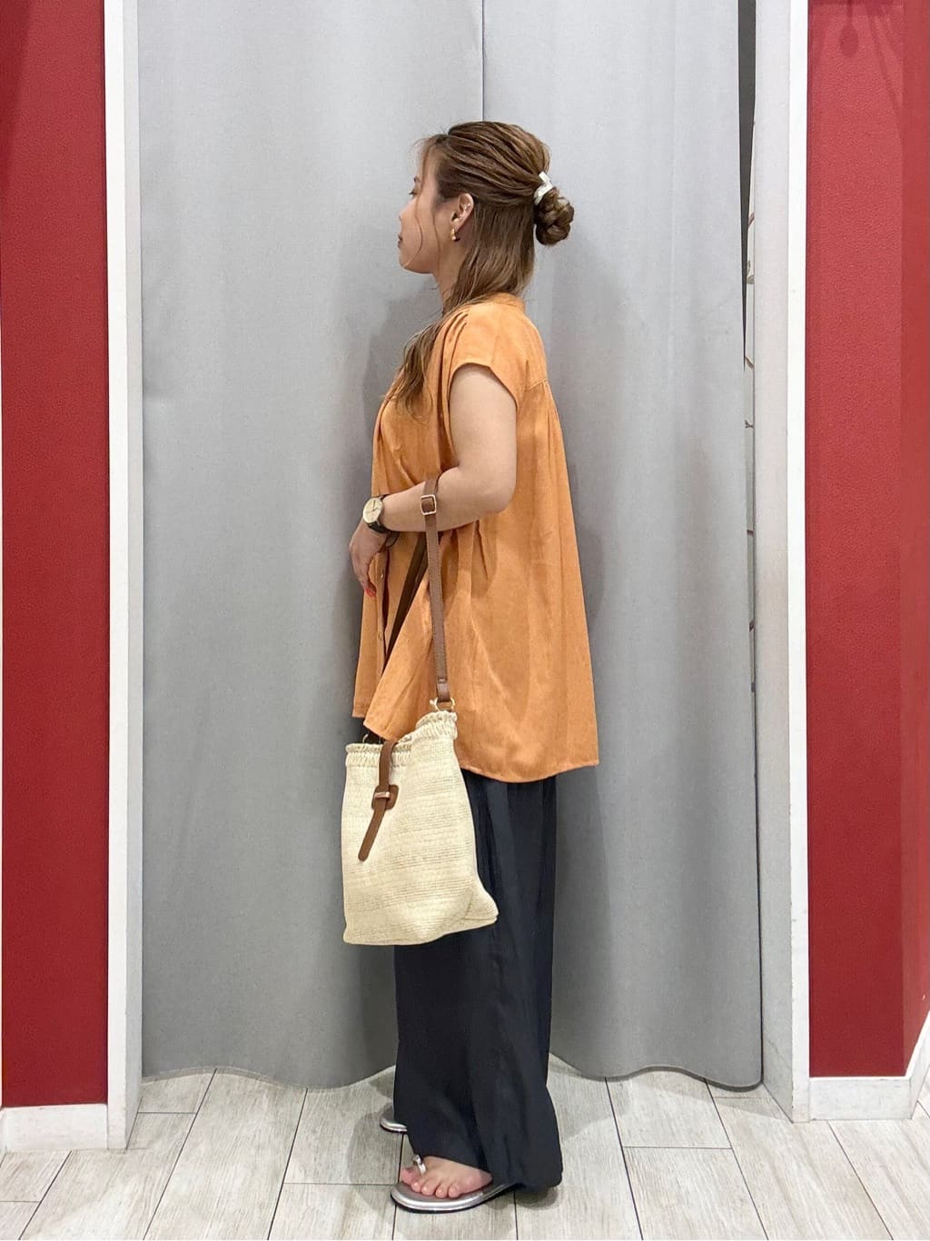 shioさんの「SHOO･LA･RUE｜【S-LL/洗濯後しわになりにくい】上品にきれい見え スラブギャザーブラウス」を使ったコーディネート