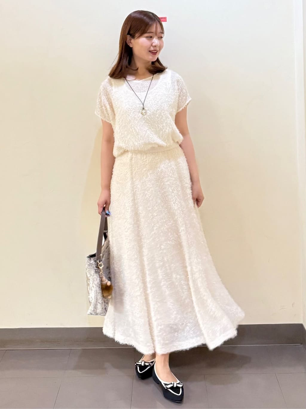 いくみさんの「UNTITLED｜【セットアップ可/後ろウエストゴム】フェザーマーメイドスカート」を使ったコーディネート