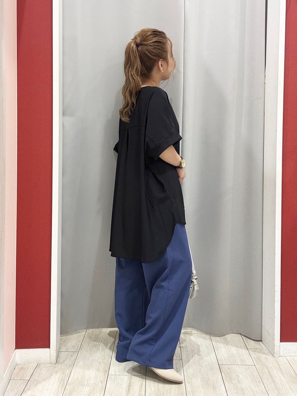 shioさんの「SHOO･LA･RUE｜【S-LL】さらりとしたタッチが上品見え ワンボタンデザイン トップス」を使ったコーディネート