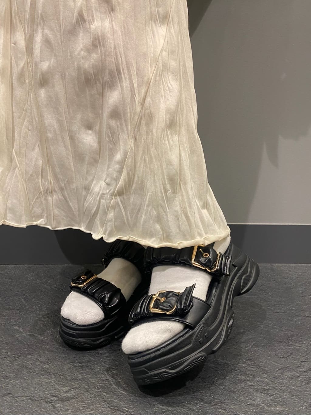 hiraさんの「ESPERANZA｜厚底クシュクシュベルトスポサン」を使ったコーディネート