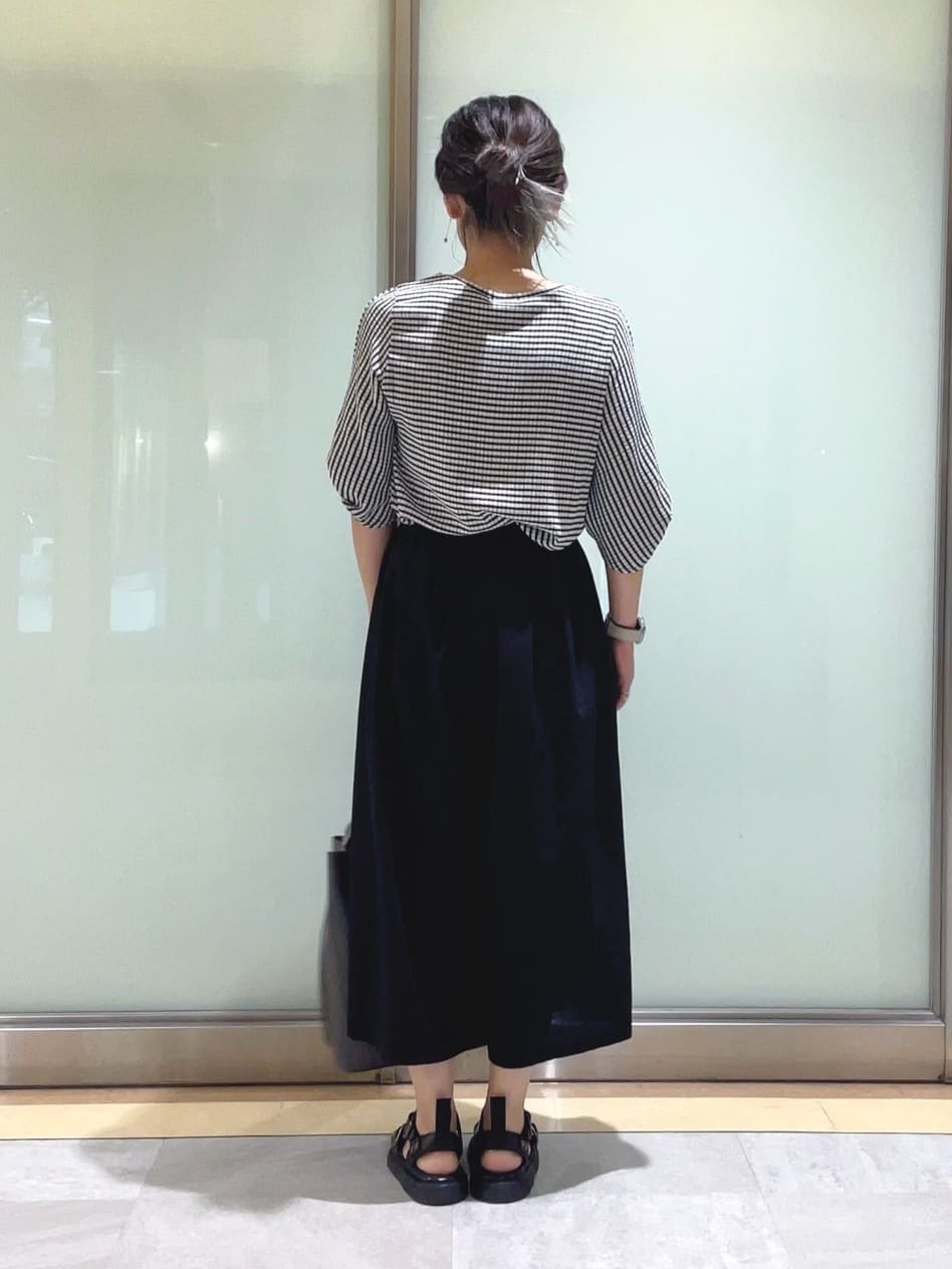 mayutaさんの「INDIVI｜【UVケア／吸汗速乾】凹凸素材ねじり袖トップス」を使ったコーディネート