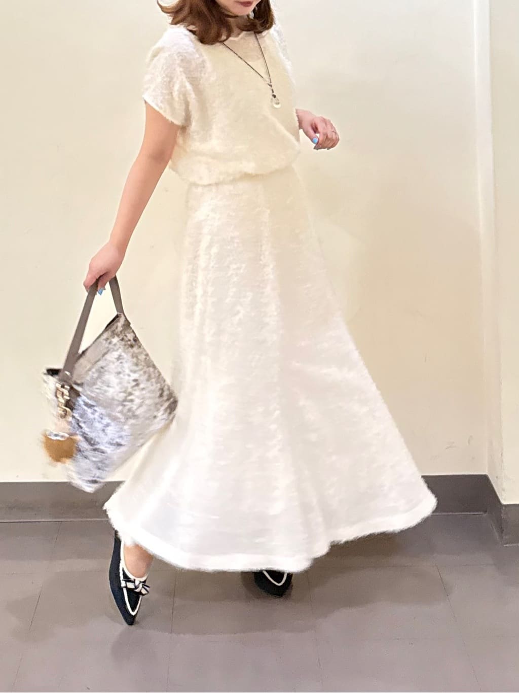 いくみさんの「UNTITLED｜【セットアップ可/後ろウエストゴム】フェザーマーメイドスカート」を使ったコーディネート