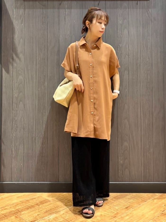 meiさんの「SHOO･LA･RUE｜【S-LL/体型カバー】さらりとしたタッチが心地よい バックギャザーブラウス」を使ったコーディネート
