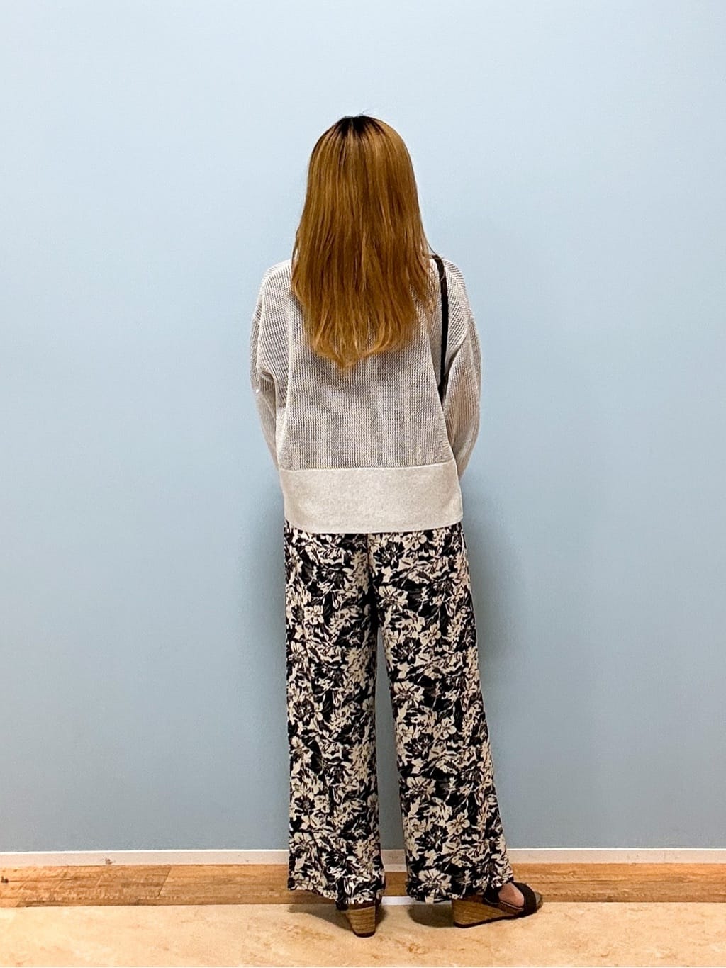 mikoさんの「SHOO･LA･RUE｜キラッと光るラメとスパンコールが印象的 メッシュカーディガン」を使ったコーディネート