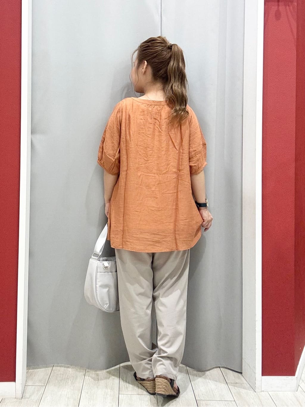 shioさんの「SHOO･LA･RUE｜【S-LL/2点セット】リボン使いがアクセント はしごレースブラウス＋タンクトップ」を使ったコーディネート