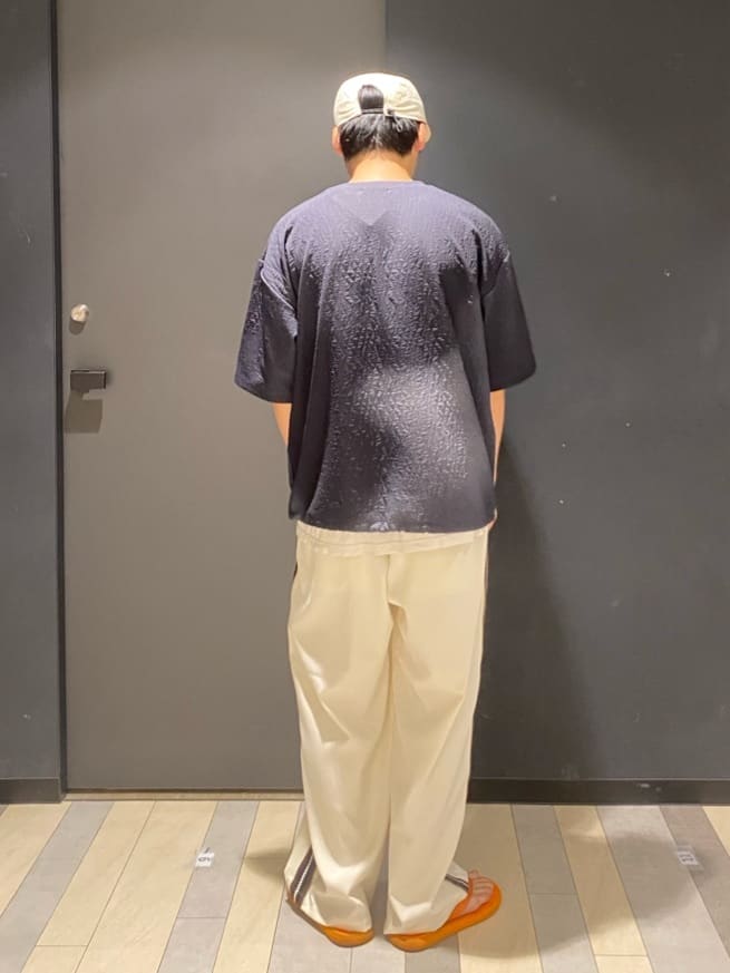 石井友也さんの「tk.TAKEO KIKUCHI｜ブラーフクレジャカードカットソー」を使ったコーディネート