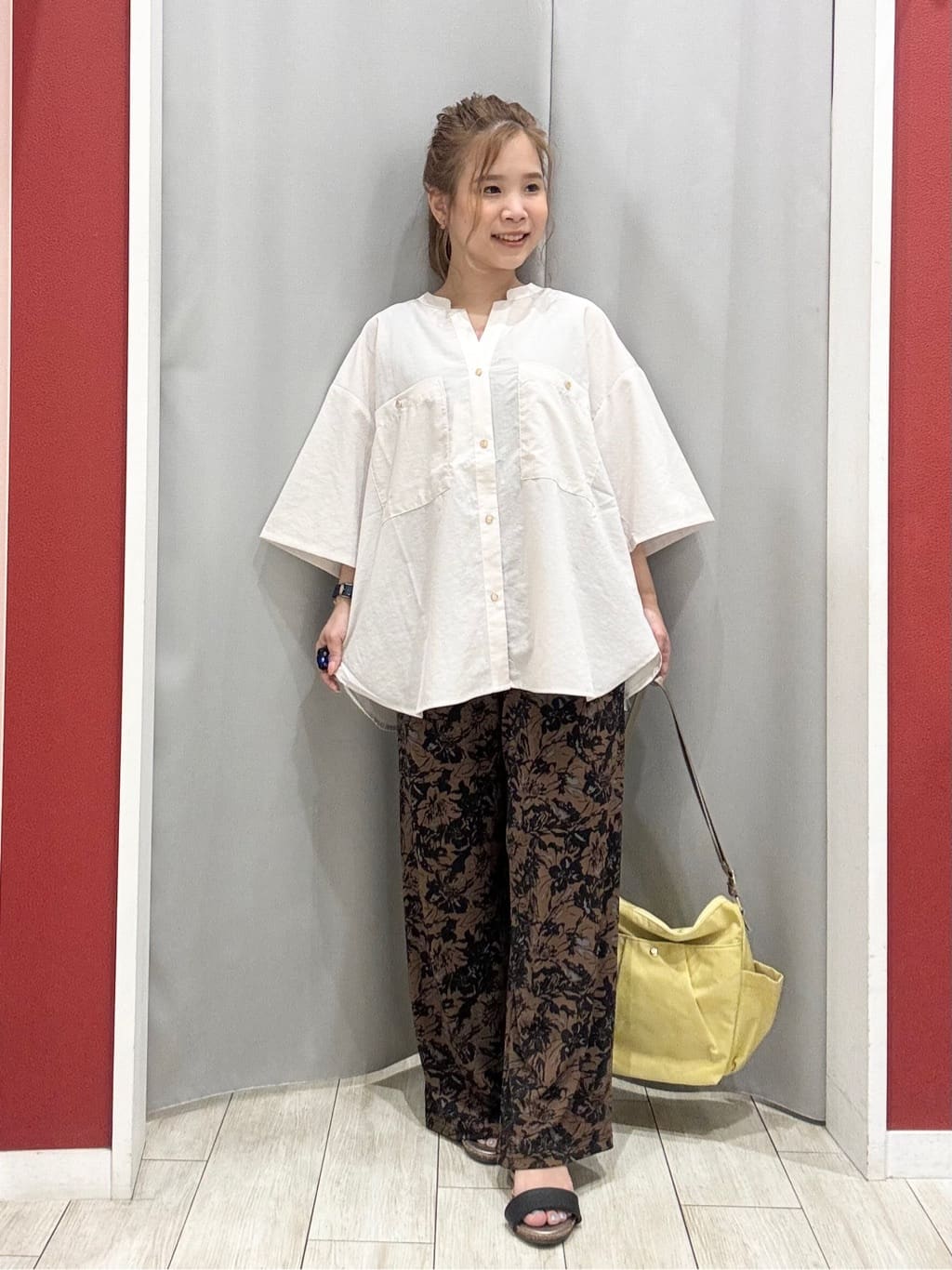 shioさんの「SHOO･LA･RUE｜【ひんやり/選べる2柄】大人のリラックスコーデに プリント柄パンツ」を使ったコーディネート