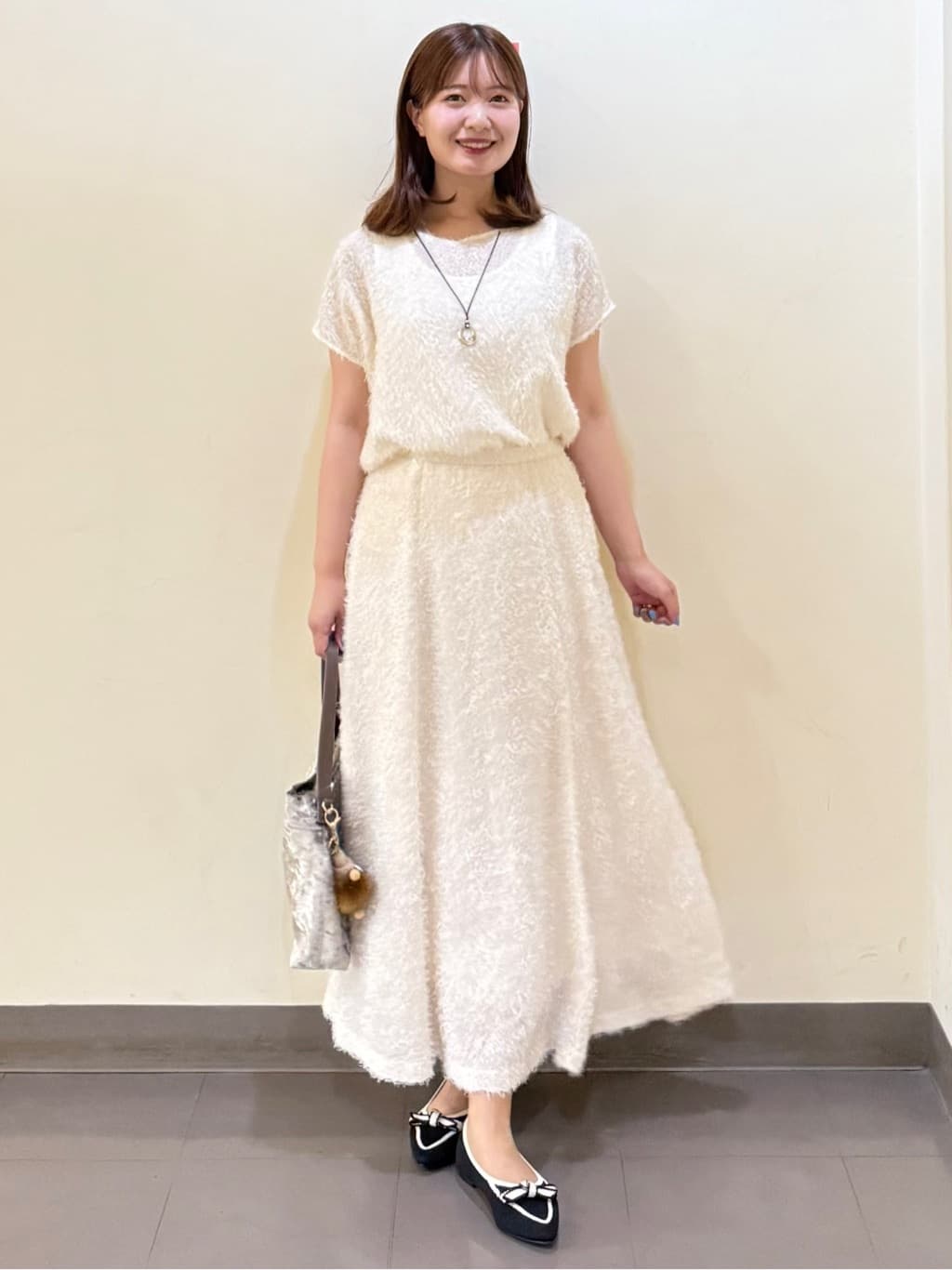 いくみさんの「UNTITLED｜【セットアップ可/後ろウエストゴム】フェザーマーメイドスカート」を使ったコーディネート