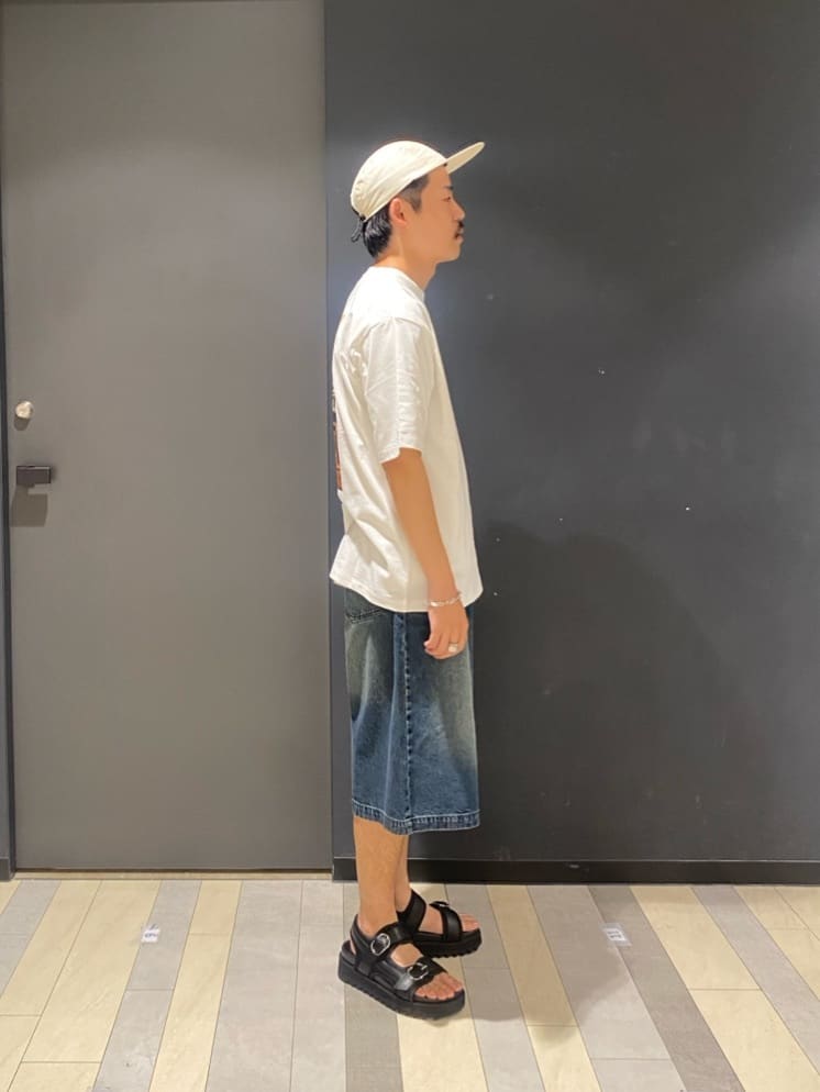 石井友也さんの「tk.TAKEO KIKUCHI｜◆アンドリューマクリア バックプリントフォトTシャツ」を使ったコーディネート