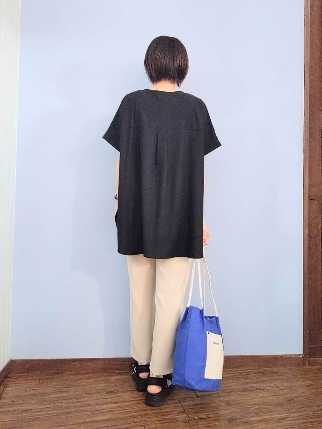 miomioさんの「SHOO･LA･RUE｜【S-LL】さらりとしたタッチが上品見え ワンボタンデザイン トップス」を使ったコーディネート