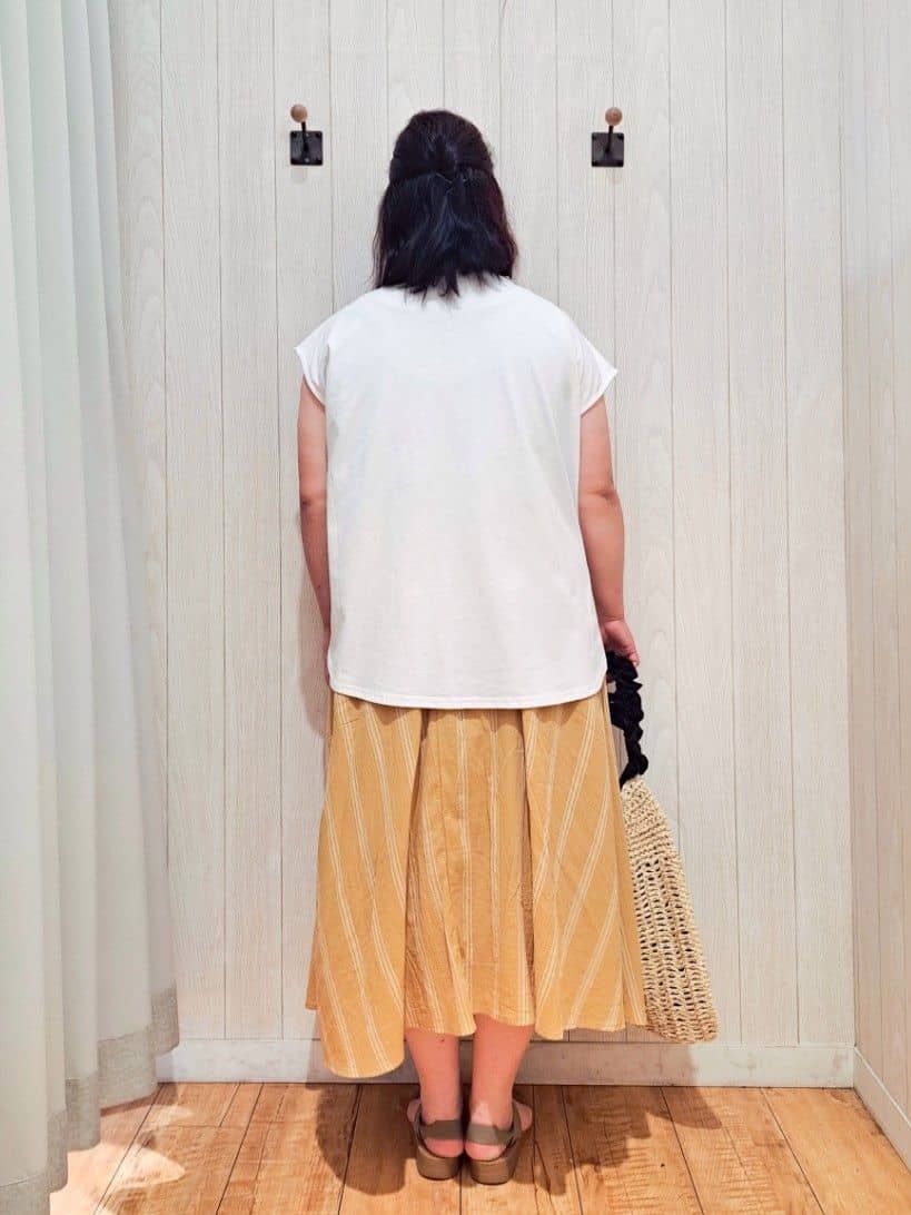 kotomiさんの「SHOO･LA･RUE｜【洗える/S-LL/体型カバー】レース使いが華やか フレンチスリーブコットンTシャツ」を使ったコーディネート