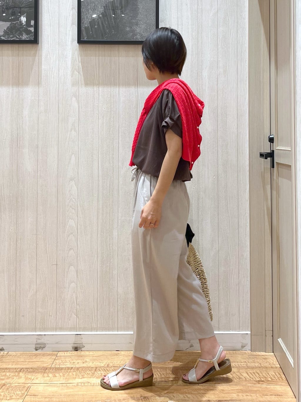 shirayuuuさんの「SHOO･LA･RUE｜【S-LL/UV/プチプラ】お袖タックで好印象 デザインTシャツ」を使ったコーディネート