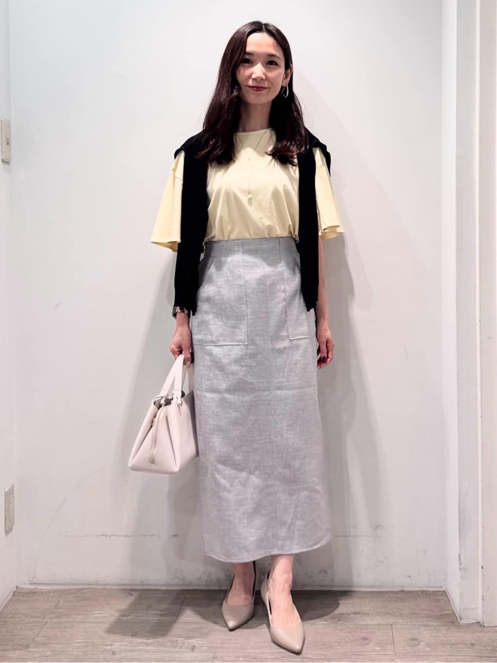 yuicciさんの「OPAQUE.CLIP｜《美人百花掲載》ストレッチリネンライクタイトスカート【洗濯機洗い可】」を使ったコーディネート