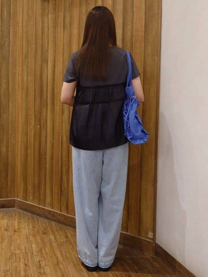 みみみさんの「SHOO･LA･RUE｜暑い夏も軽やかに デニムイージーワイドパンツ」を使ったコーディネート