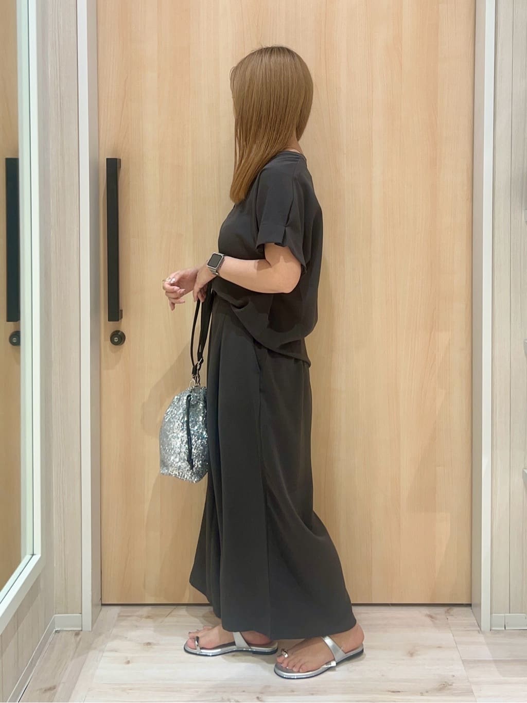 ひっかさんの「SHOO･LA･RUE｜【S-LL/セットアップ可/ひんやり】きちんと見えで上品 お袖タック スキッパーブラウス」を使ったコーディネート
