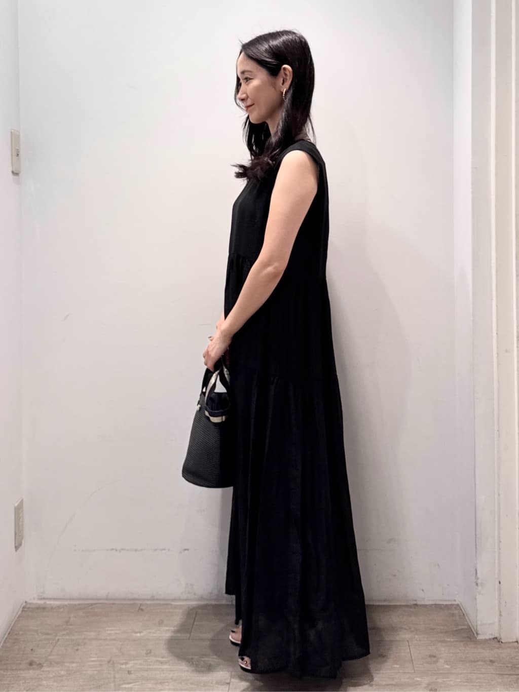yuicciさんの「OPAQUE.CLIP｜麻混シアーギャザーティアードワンピース【洗濯機洗い可】」を使ったコーディネート