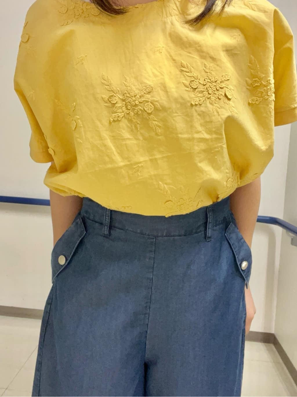 あもさんの「SHOO･LA･RUE｜【洗える/S-LL】インせず着られる さらっと大人上品 刺繍トップス」を使ったコーディネート