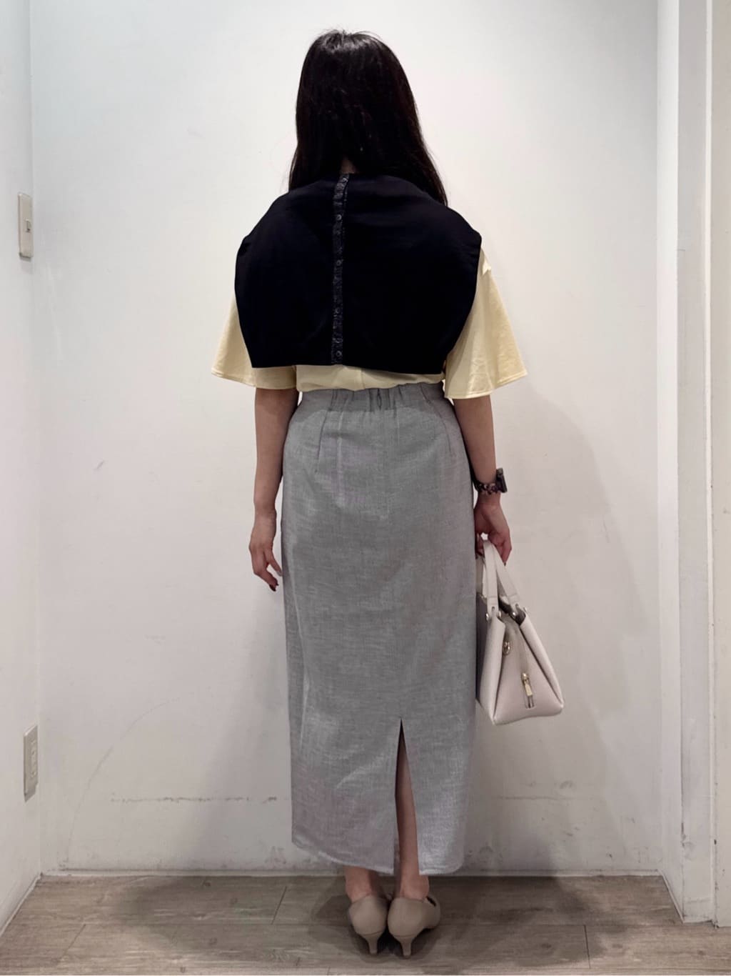 yuicciさんの「OPAQUE.CLIP｜《美人百花掲載》ストレッチリネンライクタイトスカート【洗濯機洗い可】」を使ったコーディネート