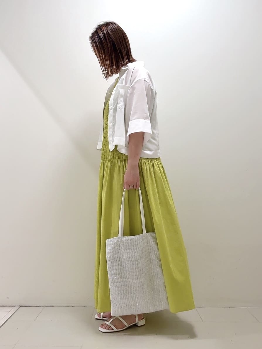 YUIさんの「UNTITLED｜【前開き/洗える】ショート丈シアーシャツ」を使ったコーディネート