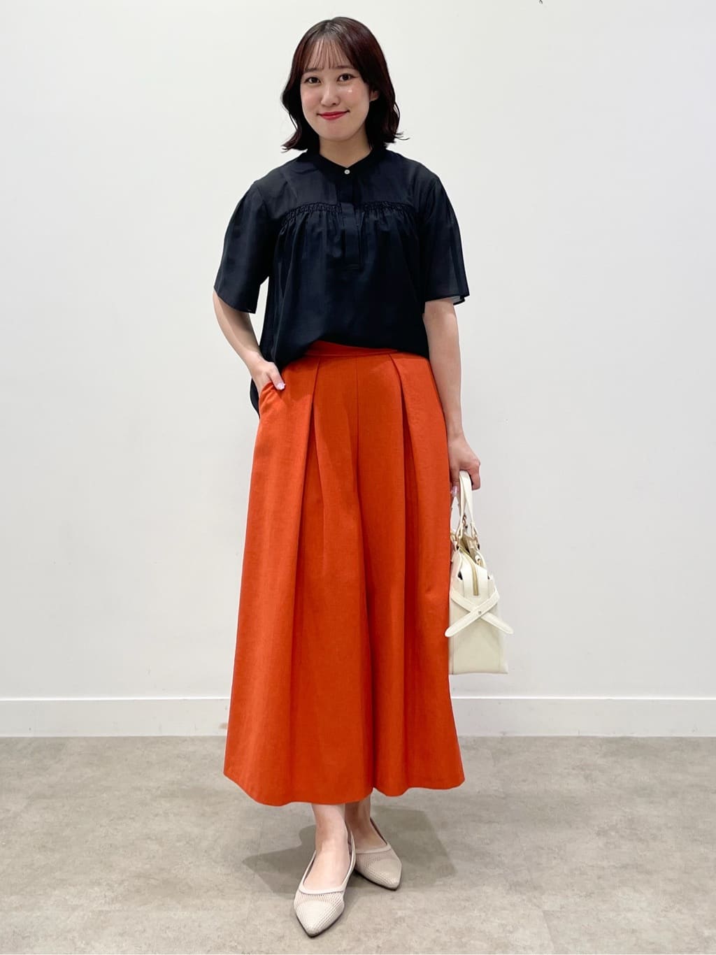 yukariさんの「Reflect｜【選べる5色◎／マシンウォッシュ可】シャーリングデザインブラウス」を使ったコーディネート