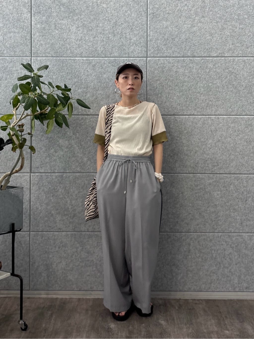 kotakiさんの「INDIVI｜【セットアップ可能】サキソニーサイドラインパンツ」を使ったコーディネート