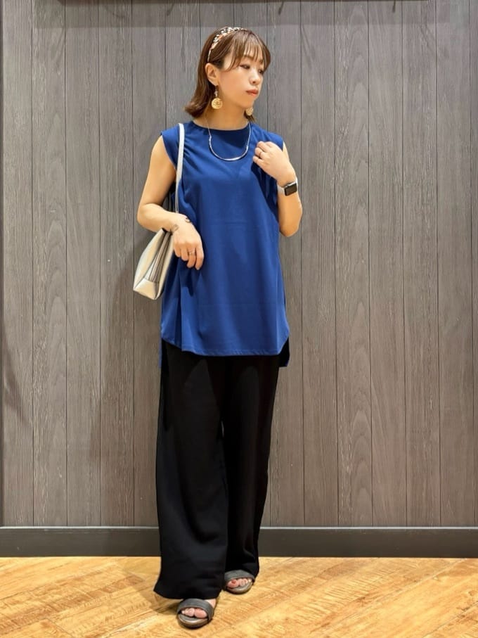 meiさんの「SHOO･LA･RUE｜【S-LL/セットアップ可】リラックスカジュアルに ぽこぽこイージーパンツ」を使ったコーディネート