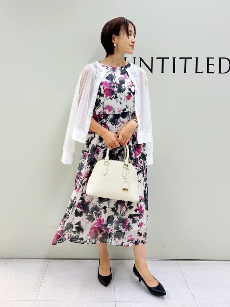 Mikiさんの「UNTITLED｜【シアー/エレガント/花柄/夏ワンピ】ペイントフラワーワンピース」を使ったコーディネート