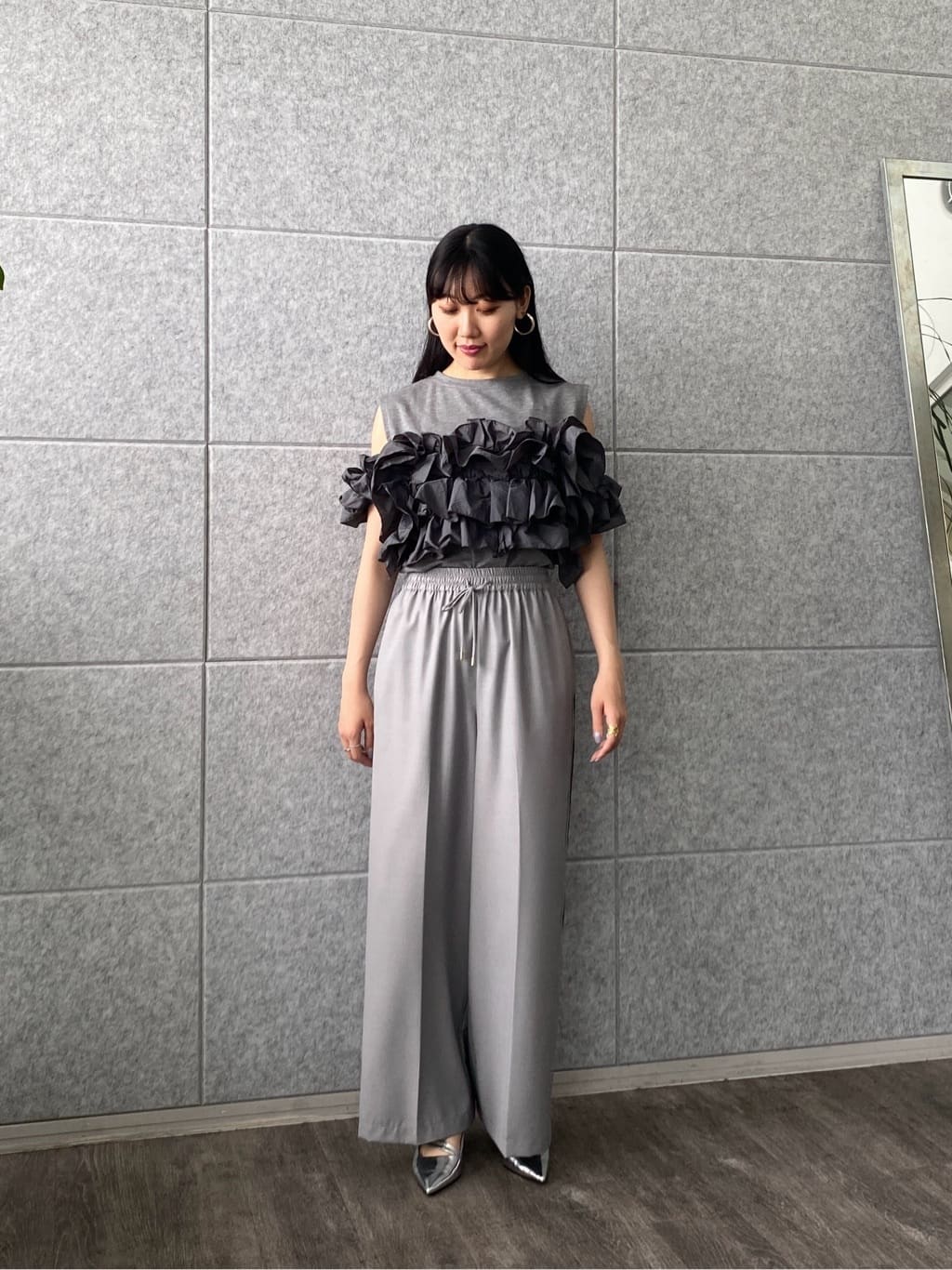 rinaさんの「INDIVI｜【セットアップ可能】サキソニーサイドラインパンツ」を使ったコーディネート