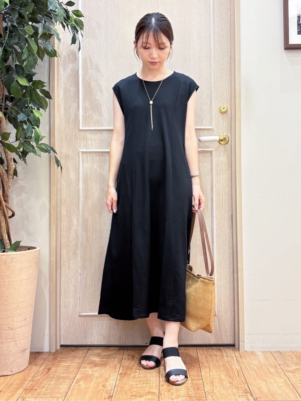 なみさんの「SHOO･LA･RUE｜キラッと光るラメとスパンコールが印象的 メッシュカーディガン」を使ったコーディネート