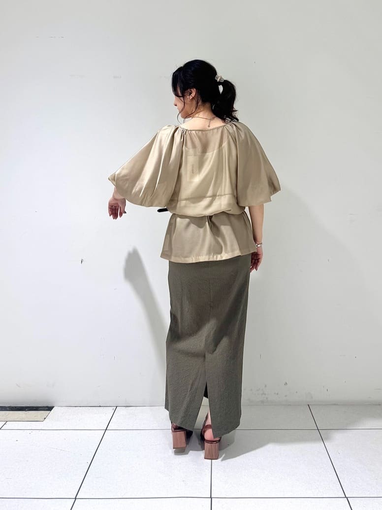 そんさんの「INDIVI｜ボリュームスリーブブラウス」を使ったコーディネート