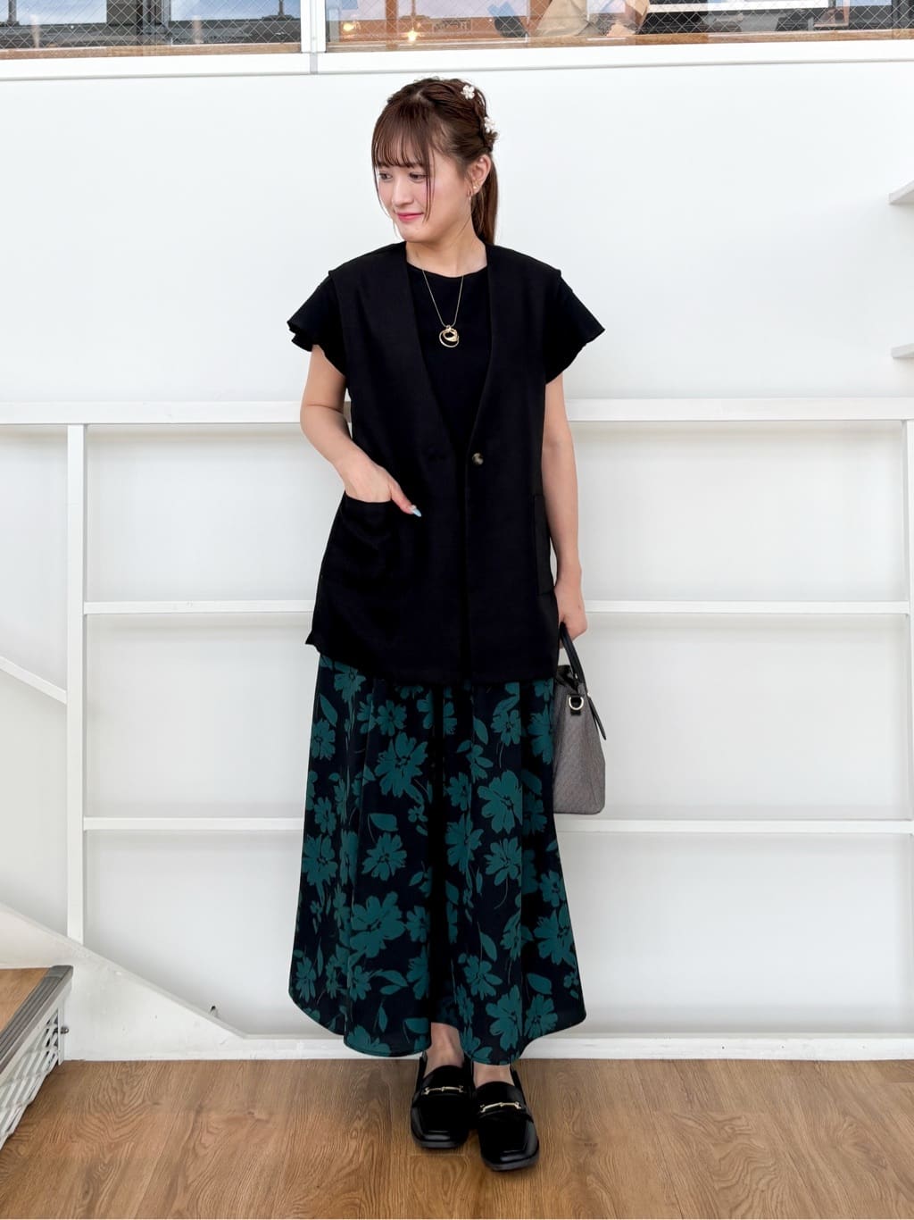 ゆゆさんの「SHOO･LA･RUE｜【汗ジミ防止/ひんやり/UV】フリルスリーブTシャツ」を使ったコーディネート