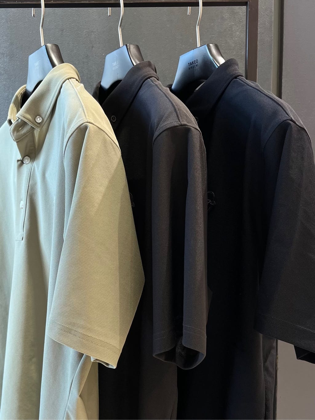 uedaさんの「TAKEO KIKUCHI｜【COOL CITY WEAR】エアートール ポロシャツ /接触冷感・通気性」を使ったコーディネート