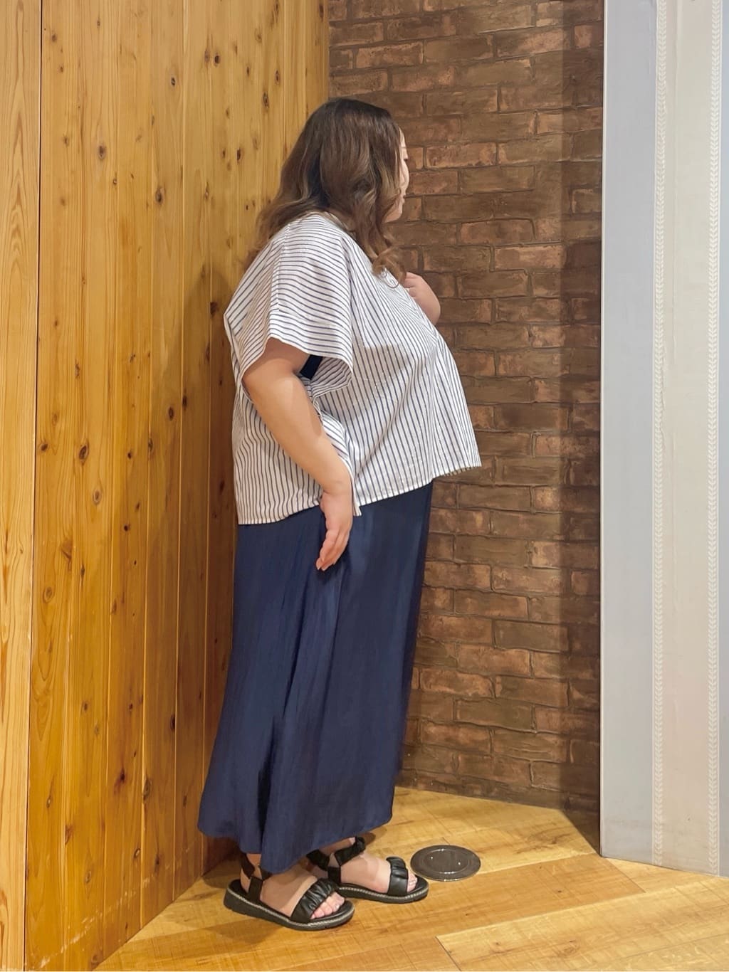 Risaさんの「SHOO･LA･RUE｜【S-LL/裏地ひんやり】スカート見えで上品に マットサテンスカーチョ」を使ったコーディネート
