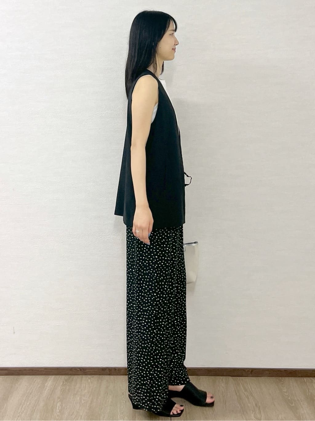 sachikoさんの「OPAQUE.CLIP｜リネンライクVネックジレ【洗濯機洗い可】」を使ったコーディネート