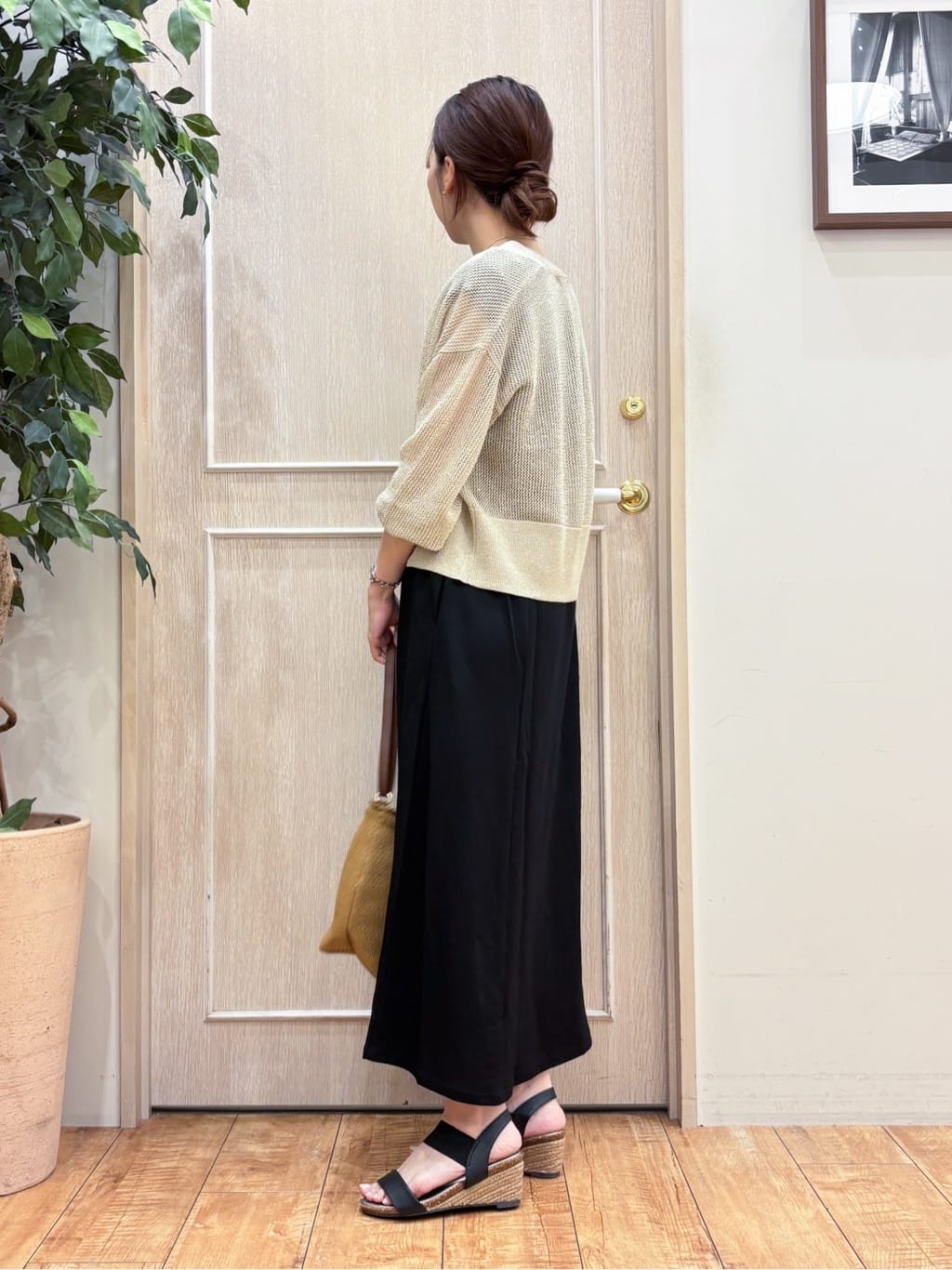 なみさんの「SHOO･LA･RUE｜キラッと光るラメとスパンコールが印象的 メッシュカーディガン」を使ったコーディネート