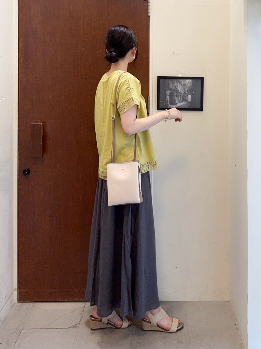 𝐇𝐢𝐫𝐨𝐦𝐢さんの「SHOO･LA･RUE｜【S-LL/裏地ひんやり】エアリーで涼やか 大人のシアースカーチョ」を使ったコーディネート