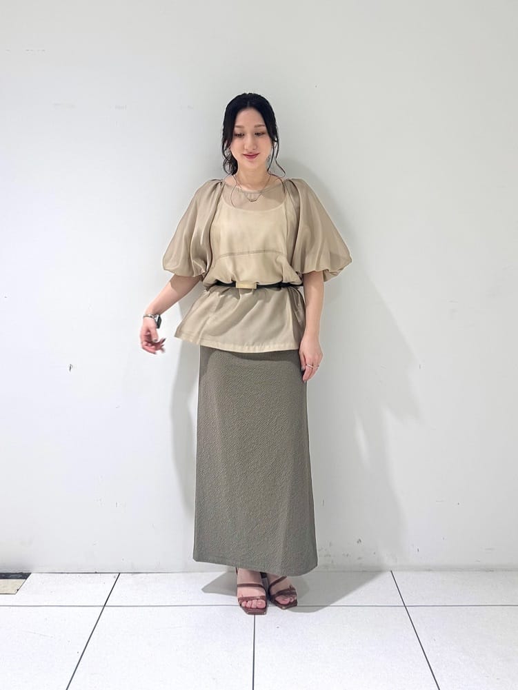 そんさんの「INDIVI｜ボリュームスリーブブラウス」を使ったコーディネート