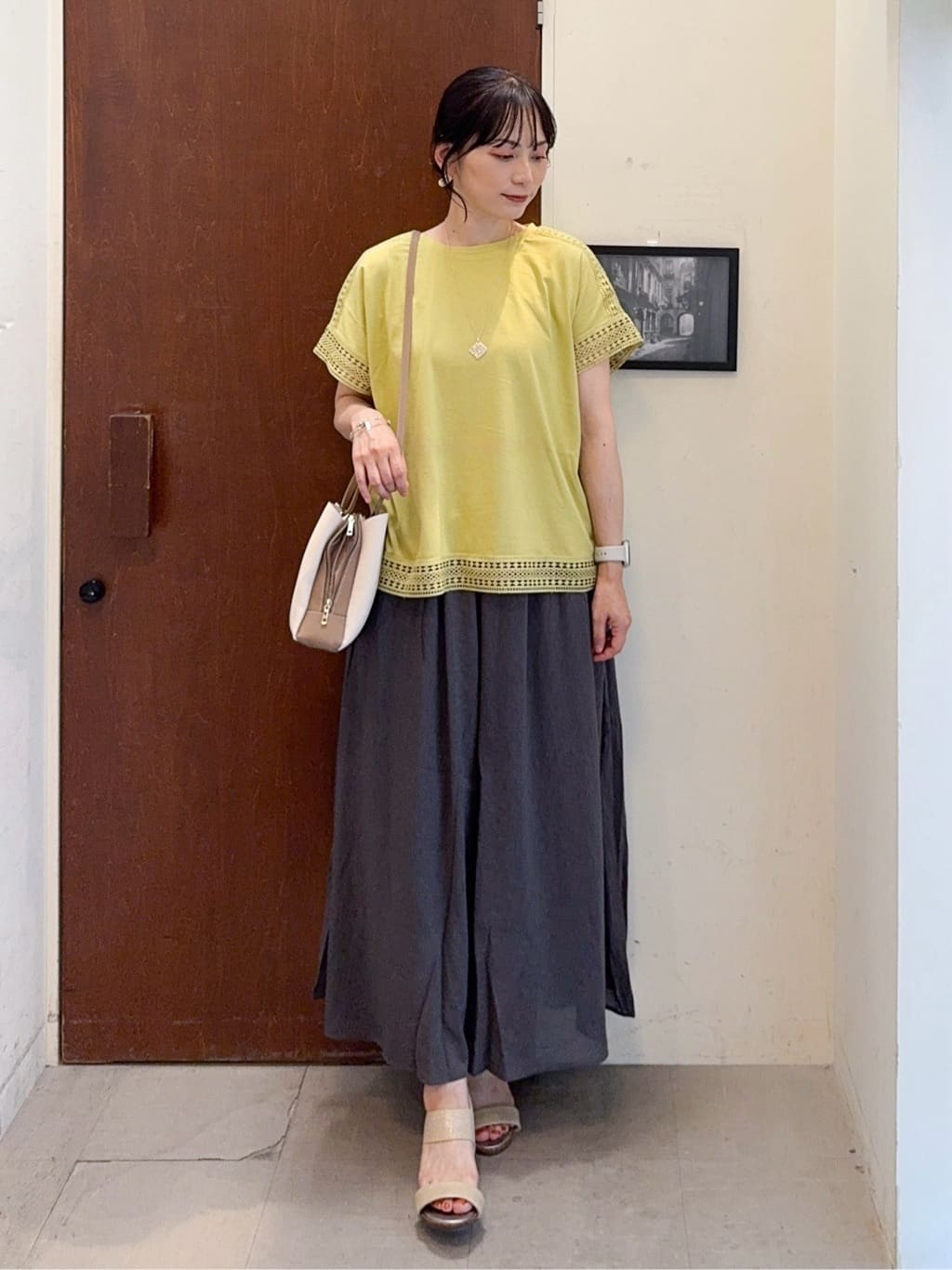 𝐇𝐢𝐫𝐨𝐦𝐢さんの「SHOO･LA･RUE｜【S-LL/裏地ひんやり】エアリーで涼やか 大人のシアースカーチョ」を使ったコーディネート