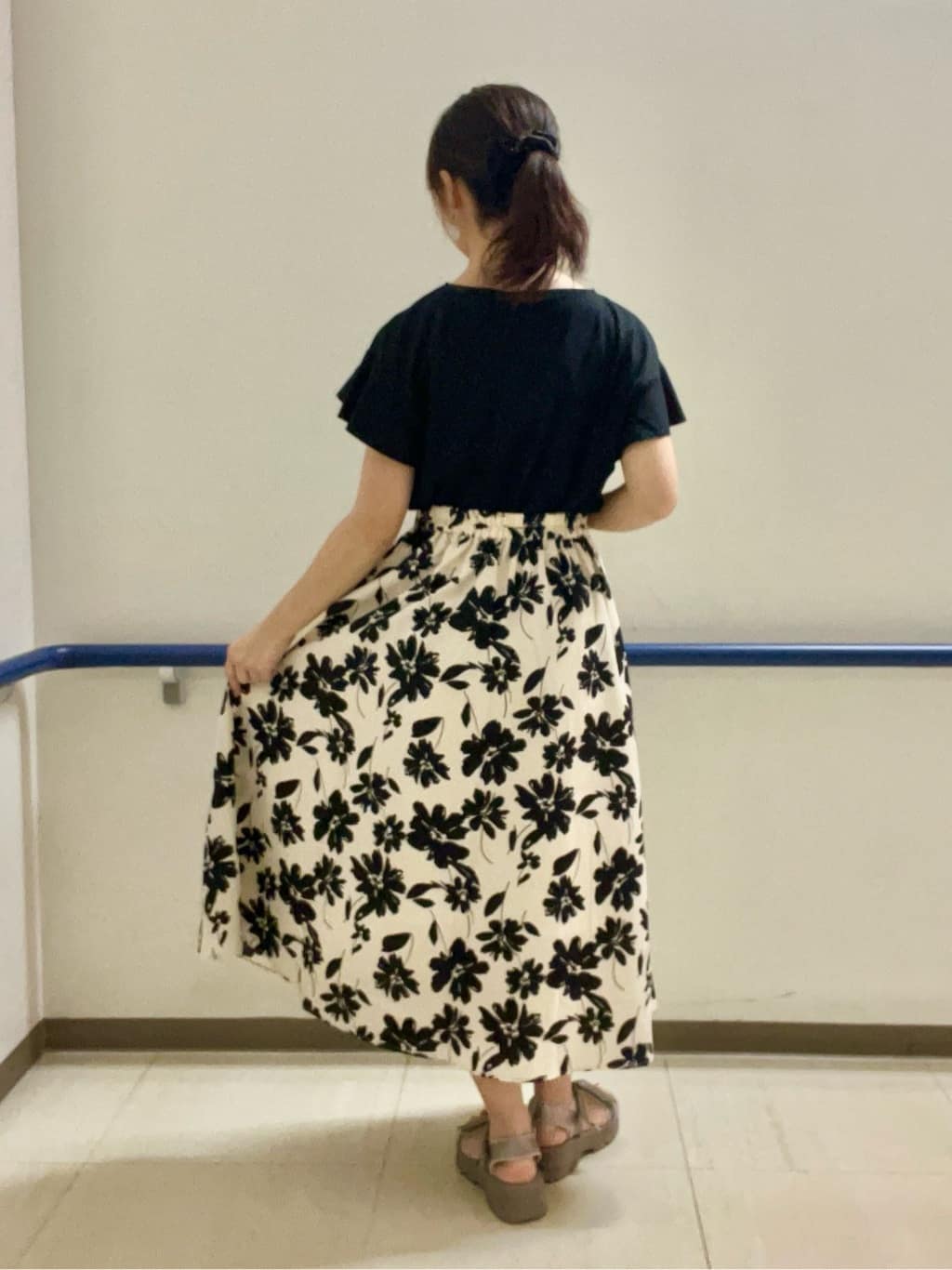 あもさんの「SHOO･LA･RUE｜【高レビュー/着丈選べる】華やかさをプラスする アソートロングスカート」を使ったコーディネート