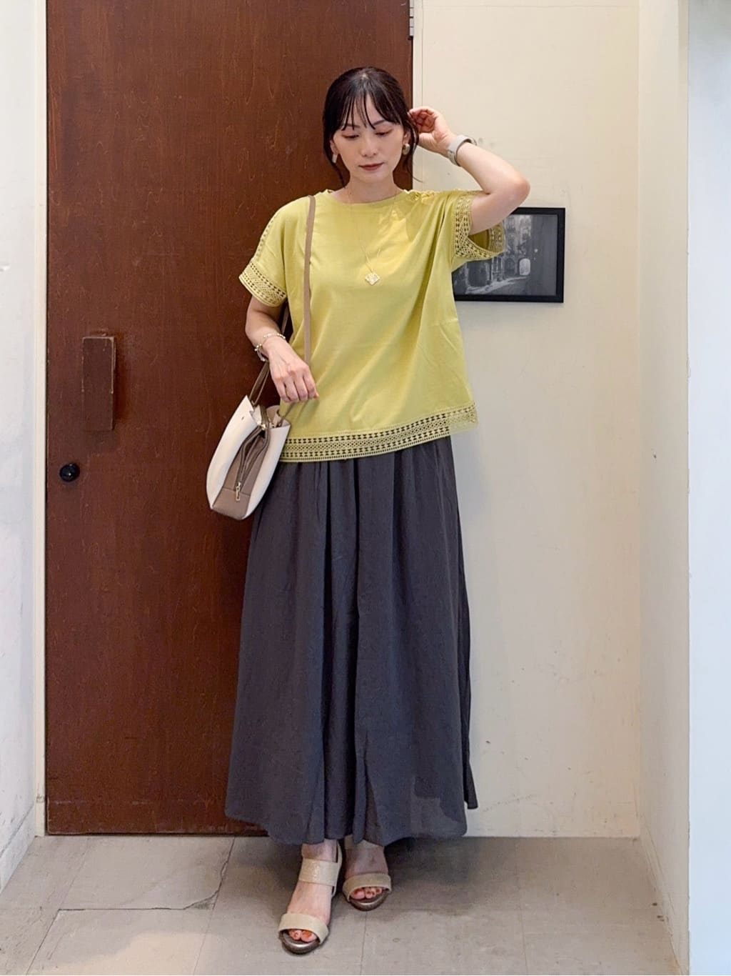 𝐇𝐢𝐫𝐨𝐦𝐢さんの「SHOO･LA･RUE｜【S-LL/裏地ひんやり】エアリーで涼やか 大人のシアースカーチョ」を使ったコーディネート