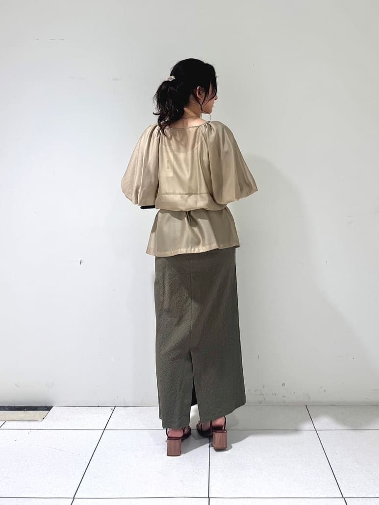 そんさんの「INDIVI｜ボリュームスリーブブラウス」を使ったコーディネート