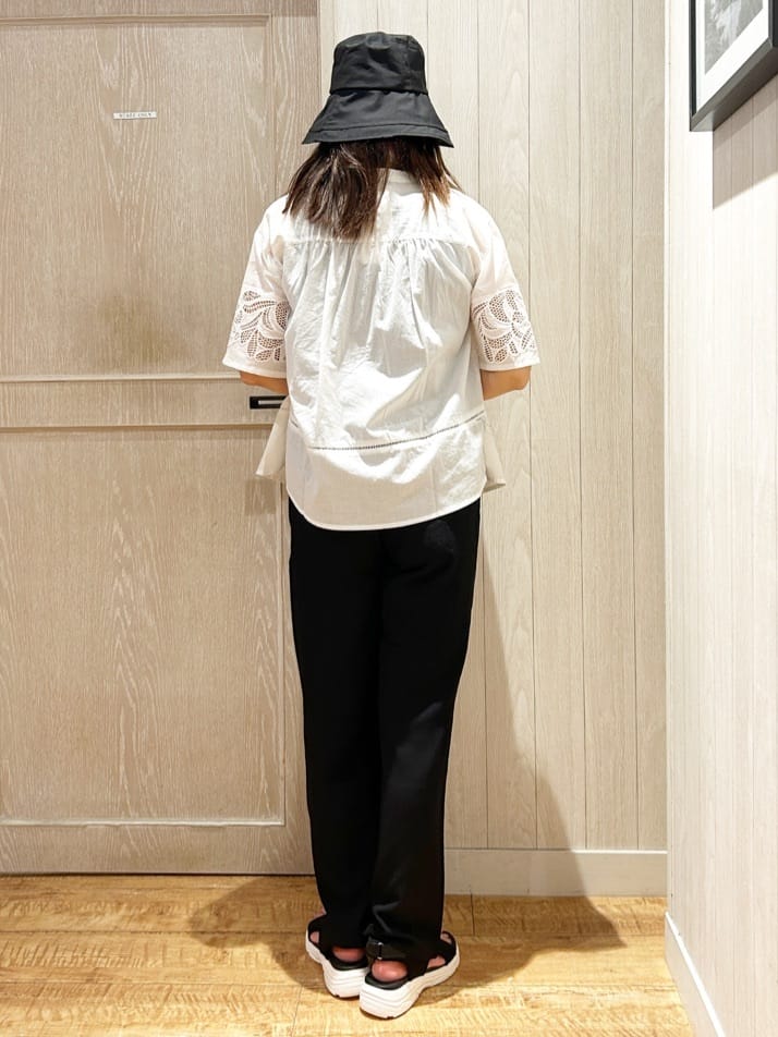 yukaさんの「SHOO･LA･RUE｜【S-LL/6分袖】レースデザインで華やか見え お袖刺繍ブラウス」を使ったコーディネート