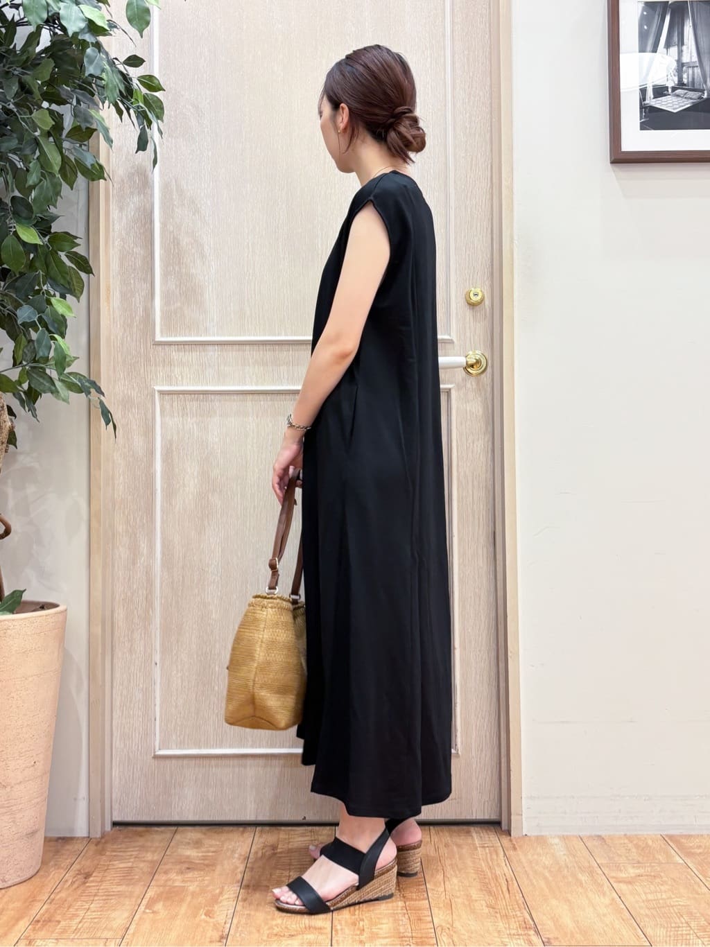 なみさんの「SHOO･LA･RUE｜キラッと光るラメとスパンコールが印象的 メッシュカーディガン」を使ったコーディネート