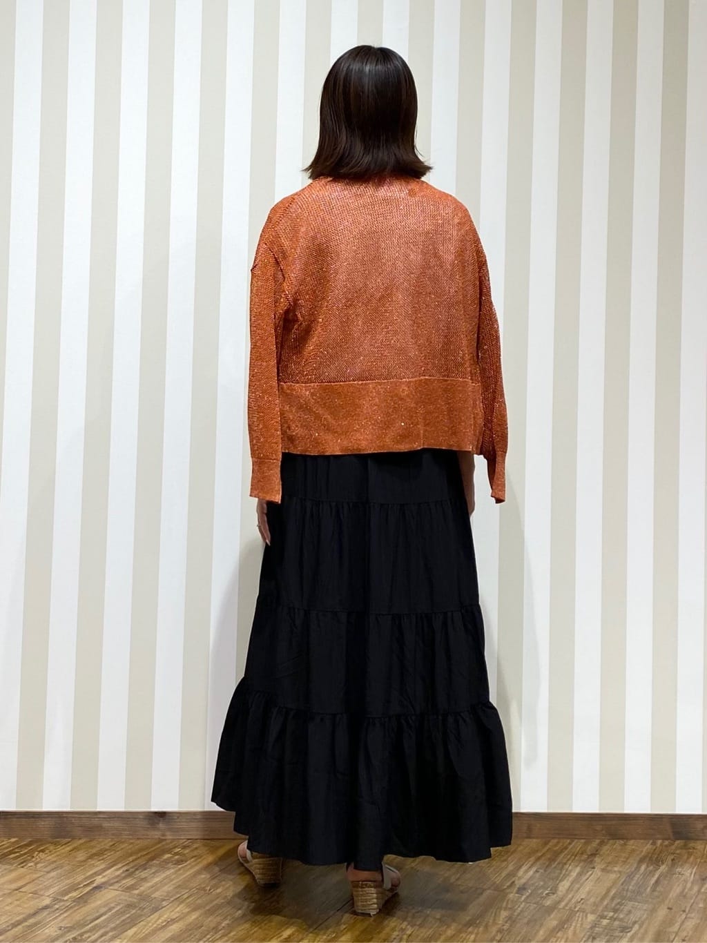 SAOさんの「SHOO･LA･RUE｜キラッと光るラメとスパンコールが印象的 メッシュカーディガン」を使ったコーディネート