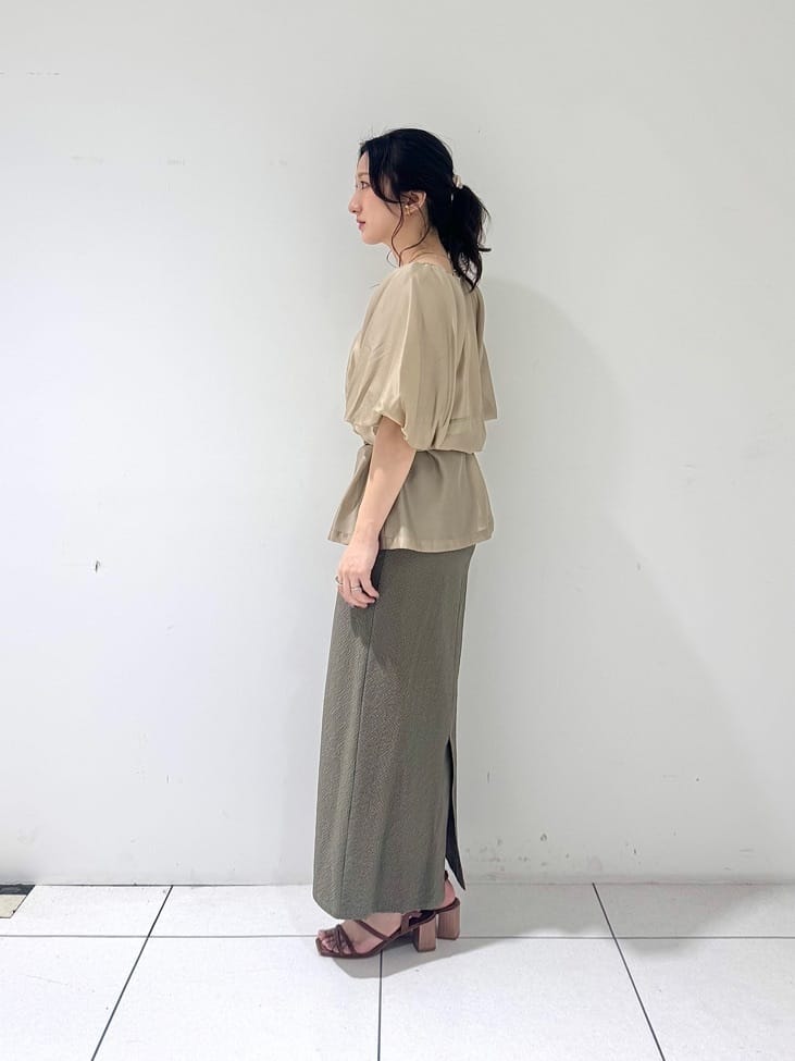 そんさんの「INDIVI｜ボリュームスリーブブラウス」を使ったコーディネート