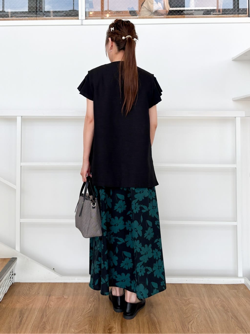 ゆゆさんの「SHOO･LA･RUE｜【汗ジミ防止/ひんやり/UV】フリルスリーブTシャツ」を使ったコーディネート