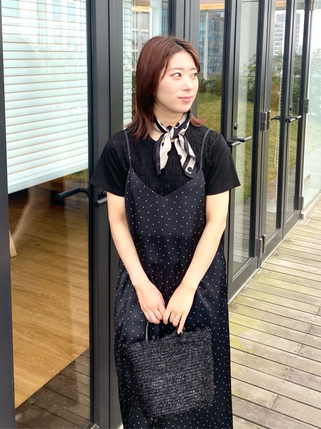 RINAさんの「OPAQUE.CLIP｜ランダムドット サテンキャミワンピース【洗濯機洗い可】」を使ったコーディネート
