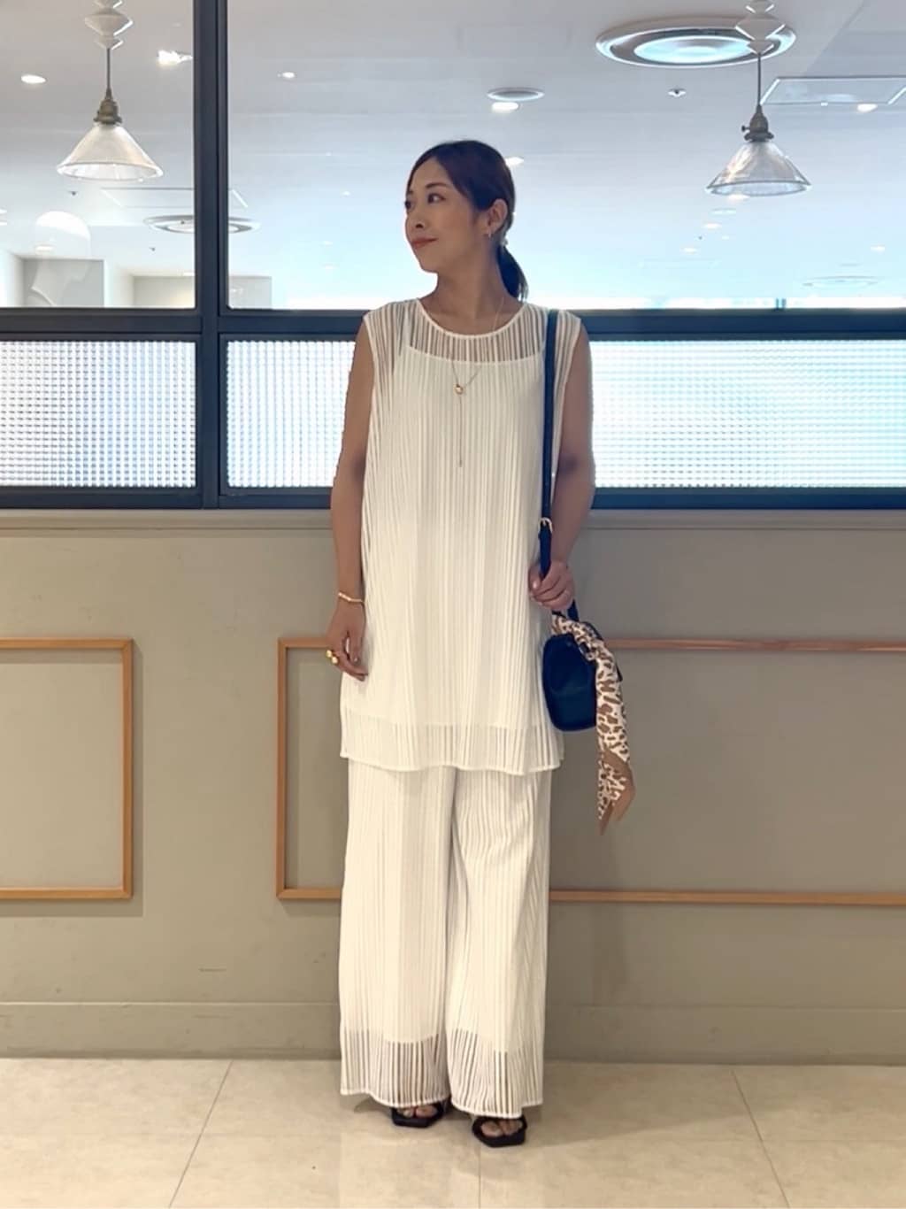 𝑹𝑶𝑴𝑰さんの「INDIVI｜【洗える／セットアップ可能】ラッセルチュニック」を使ったコーディネート